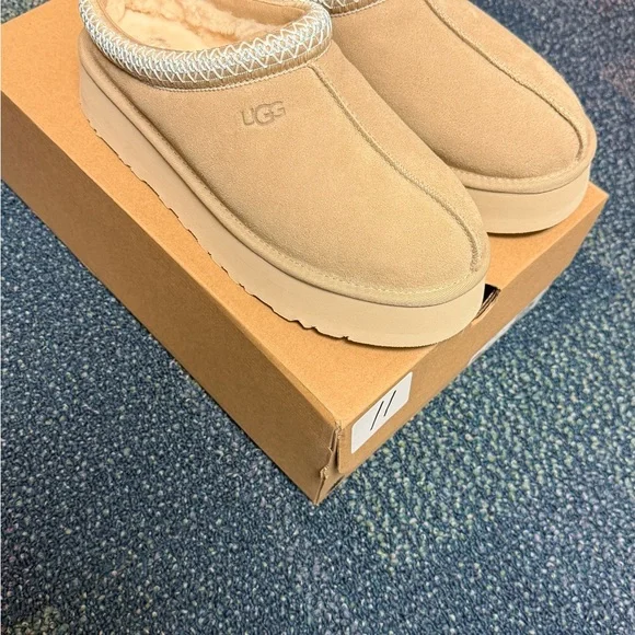 UGG Sand Tazz II Slip-On Shoes - Picture 2 of 7